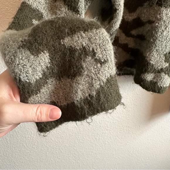 Victoria's Secret PINK Boyfriend Camo Cropped Pullover Hoodie Sweater Medium - Picture 4 of 9